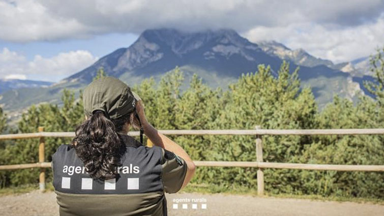 Una Agent Rural, fent tasques de vigilància (Foto: Agents Rurals)